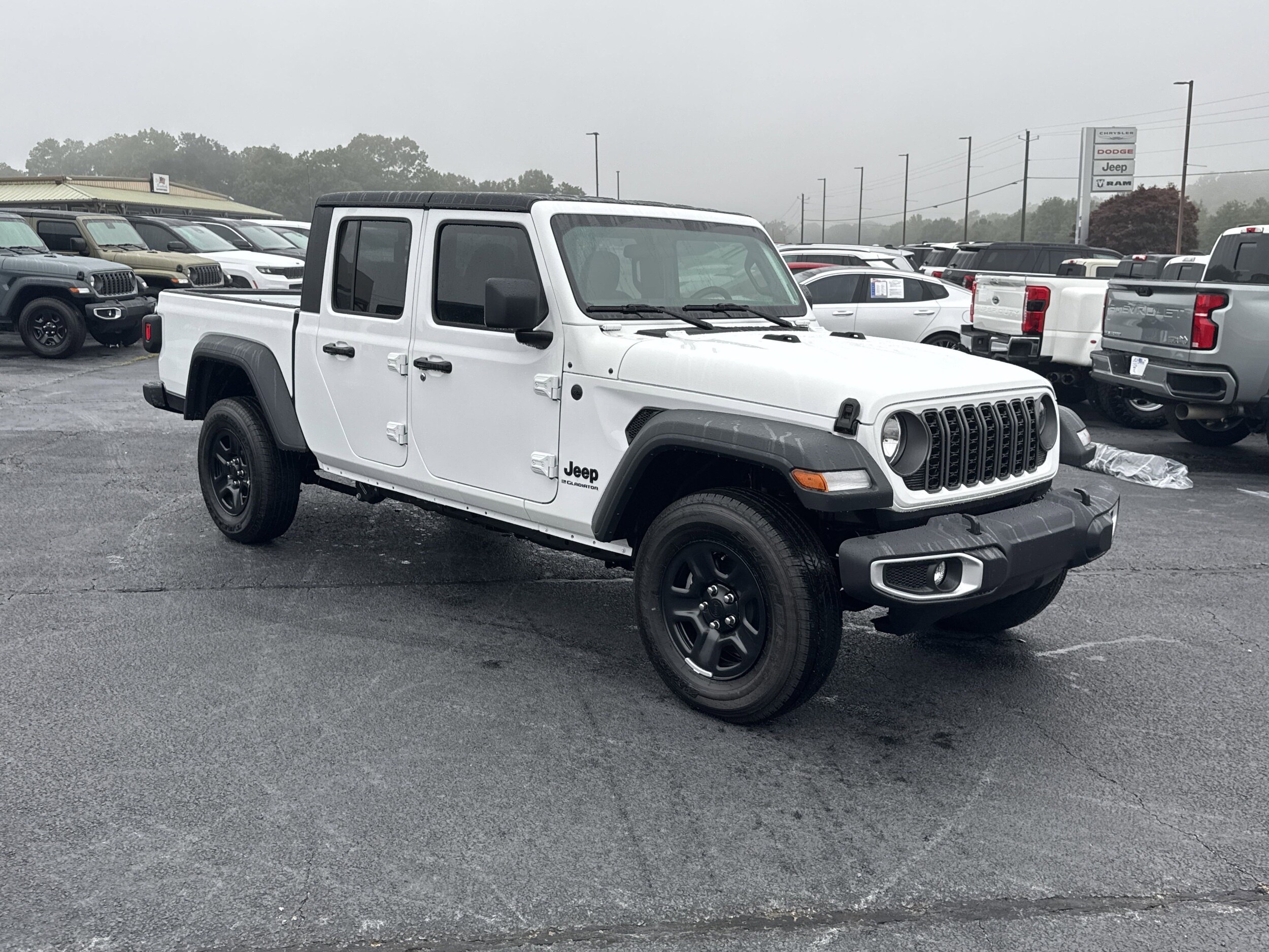 2025 Jeep Gladiator Sport photo 3