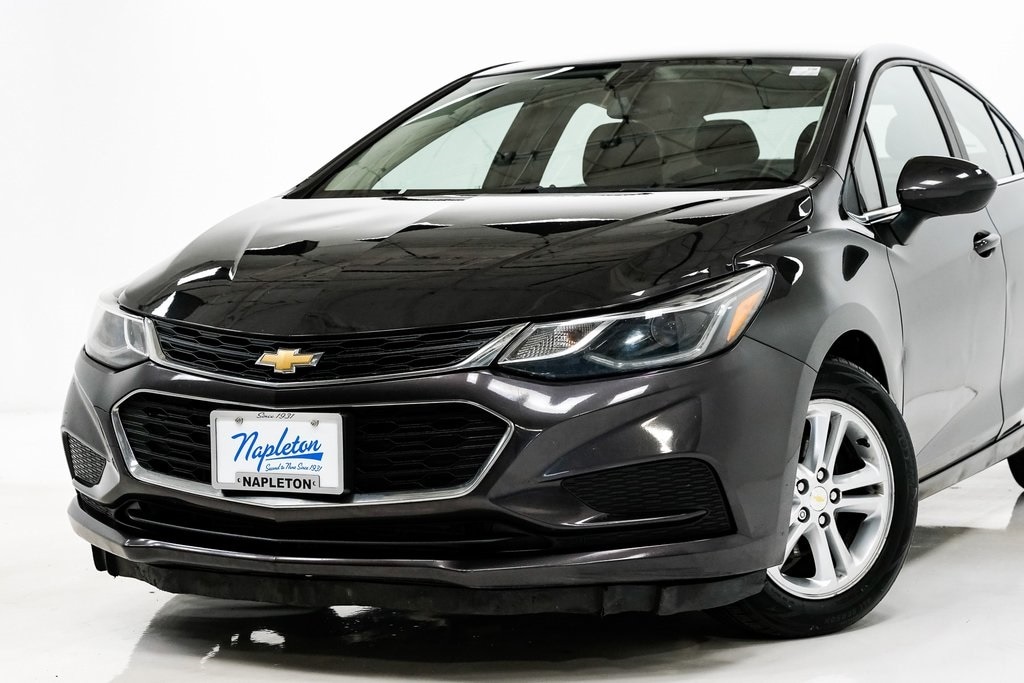 Used 2017 Chevrolet Cruze LT with VIN 1G1BE5SM1H7198980 for sale in Elmhurst, IL