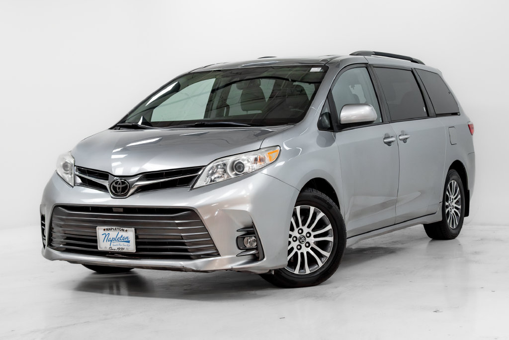 2018 Toyota Sienna XLE Premium Van Passenger Van