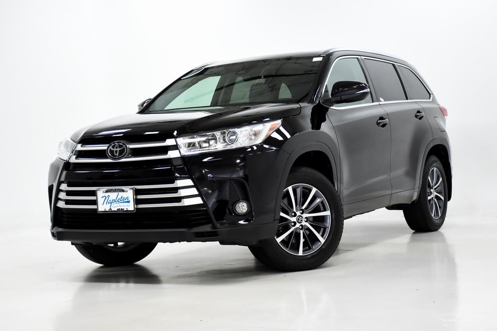 Used 2017 Toyota Highlander XLE with VIN 5TDJZRFH6HS360362 for sale in Elmhurst, IL