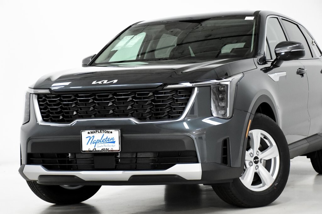2024 Kia Sorento LX photo 2