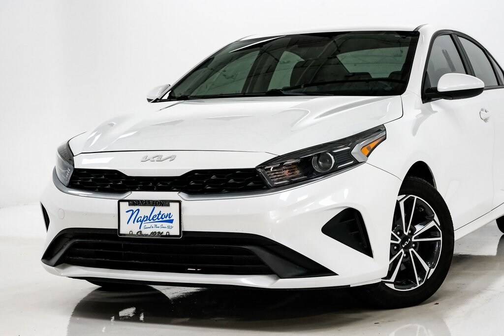 2023 Kia Forte LXS photo 2