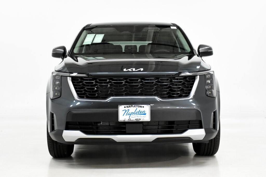 2024 Kia Sorento LX photo 3