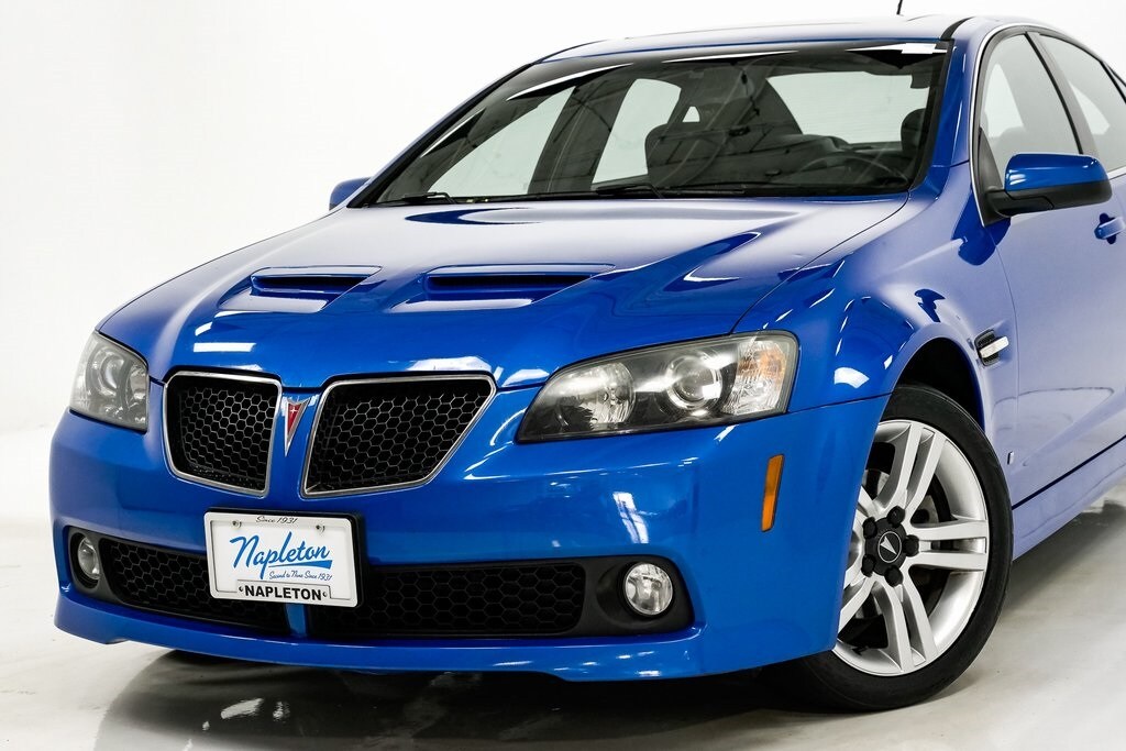 2009 Pontiac G8 Base photo 2