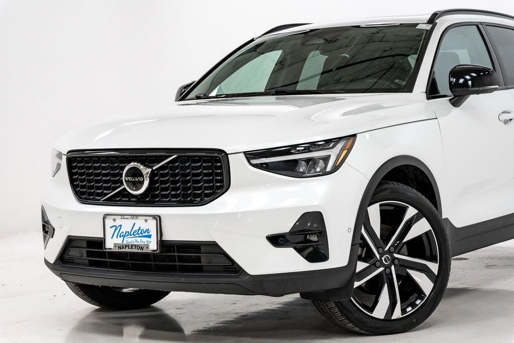 Used 2024 Volvo XC40 B5 Plus Dark Theme SUV