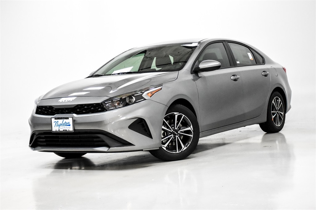 Used 2024 Kia Forte LXS with VIN 3KPF24AD2RE786207 for sale in Elmhurst, IL