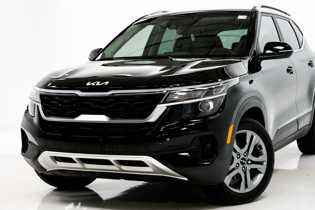 2023 Kia Seltos S photo 2