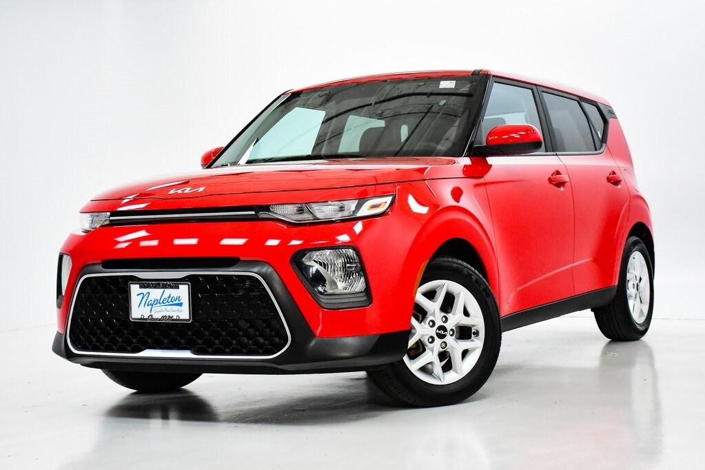 Used 2022 Kia Soul LX with VIN KNDJ23AU9N7165884 for sale in Elmhurst, IL