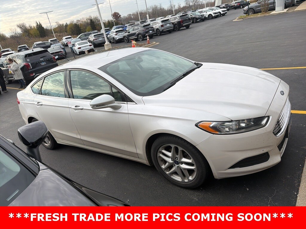 Used 2016 Ford Fusion SE Sedan