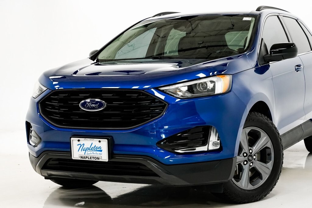 2022 Ford Edge SEL photo 2