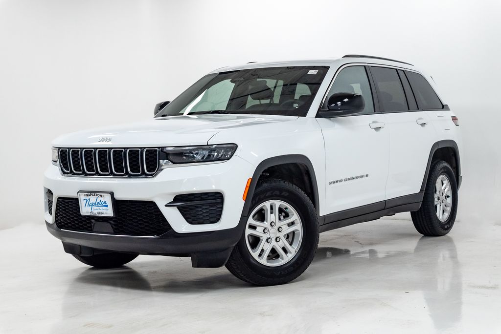 2024 Jeep Grand Cherokee Laredo 4x4's photo