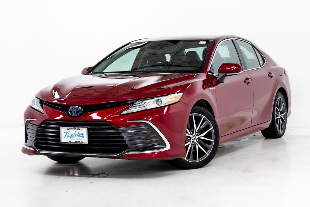 Used 2021 Toyota Camry Hybrid XLE Sedan