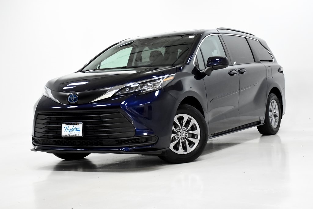 Used 2022 Toyota Sienna LE with VIN 5TDKRKEC5NS088027 for sale in Elmhurst, IL