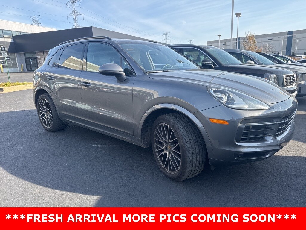 2021 Porsche Cayenne Base photo 2