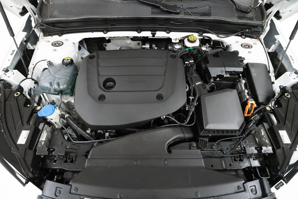 Used 2024 Volvo XC40 B5 Plus Dark Theme SUV