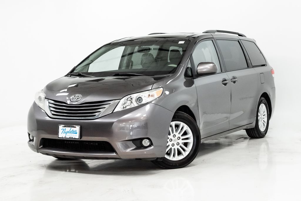 2014 Toyota Sienna XLE V6 8-Passenger's photo