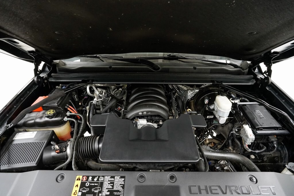 2017 Chevrolet Tahoe LT photo 2