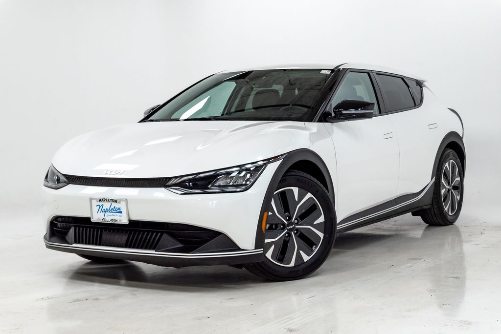 2022 Kia EV6 Light's photo