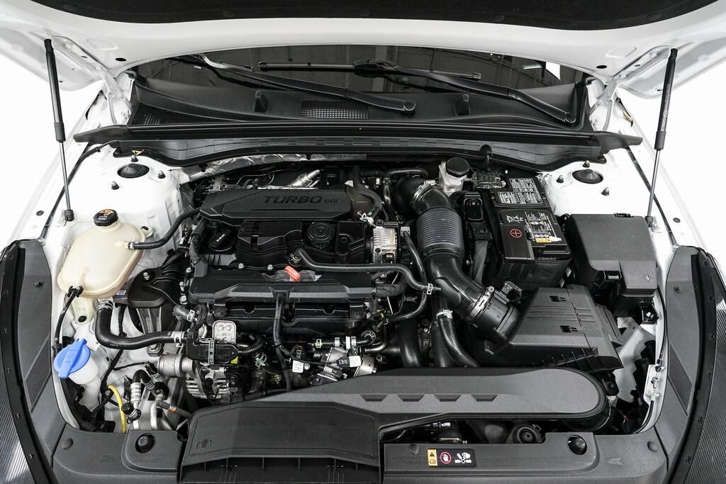 2024 Kia K5 GT-Line photo 3