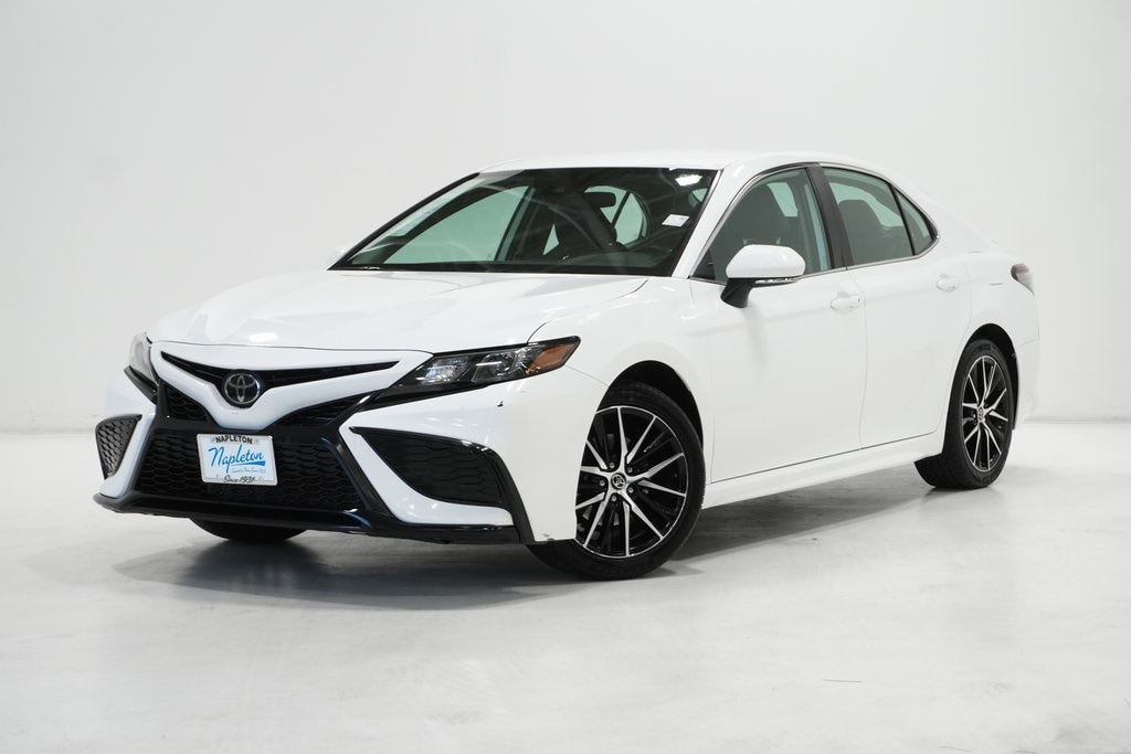 Used 2022 Toyota Camry SE with VIN 4T1G11AK9NU666805 for sale in Elmhurst, IL