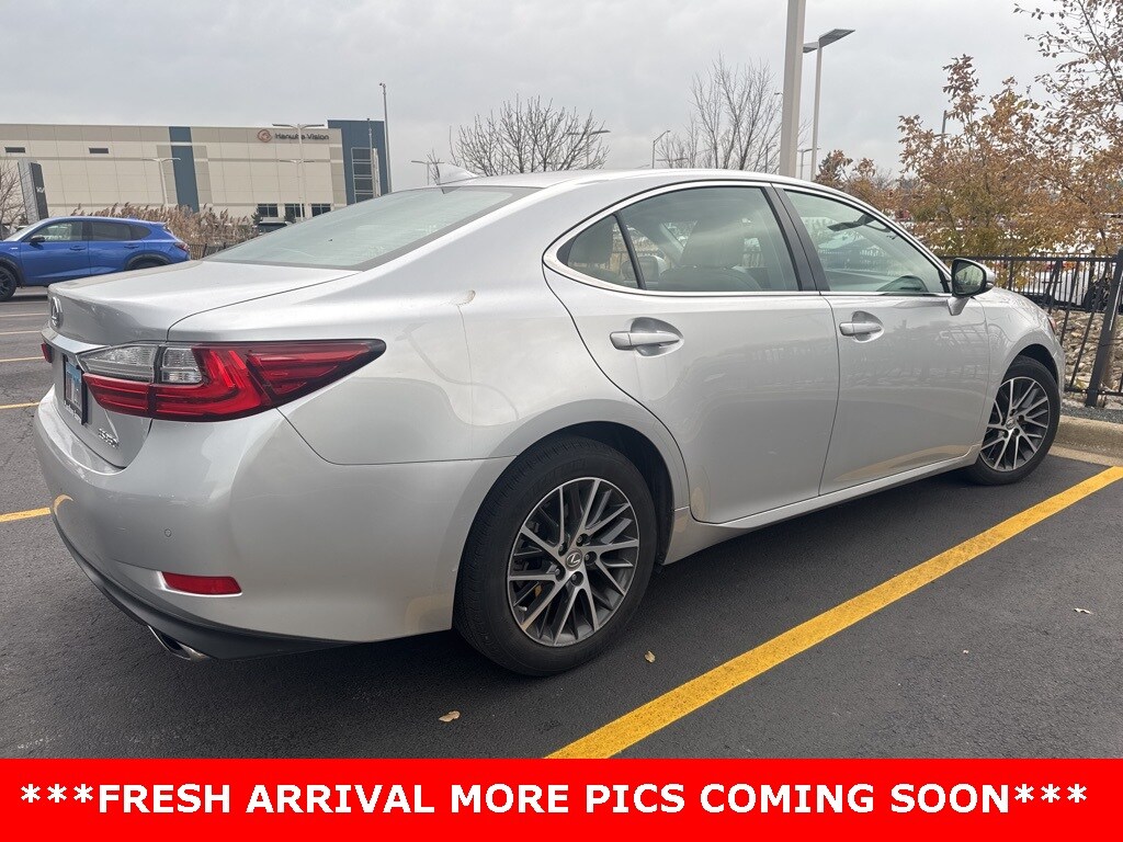 2016 Lexus ES 350 photo 3