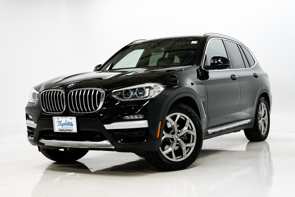 2021 BMW X3 30e's photo
