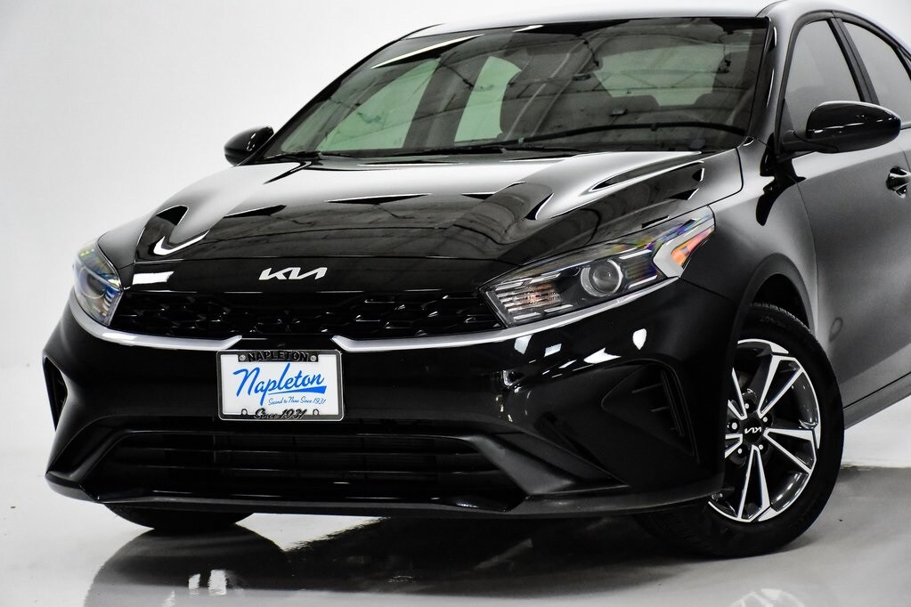 2023 Kia Forte LXS photo 2