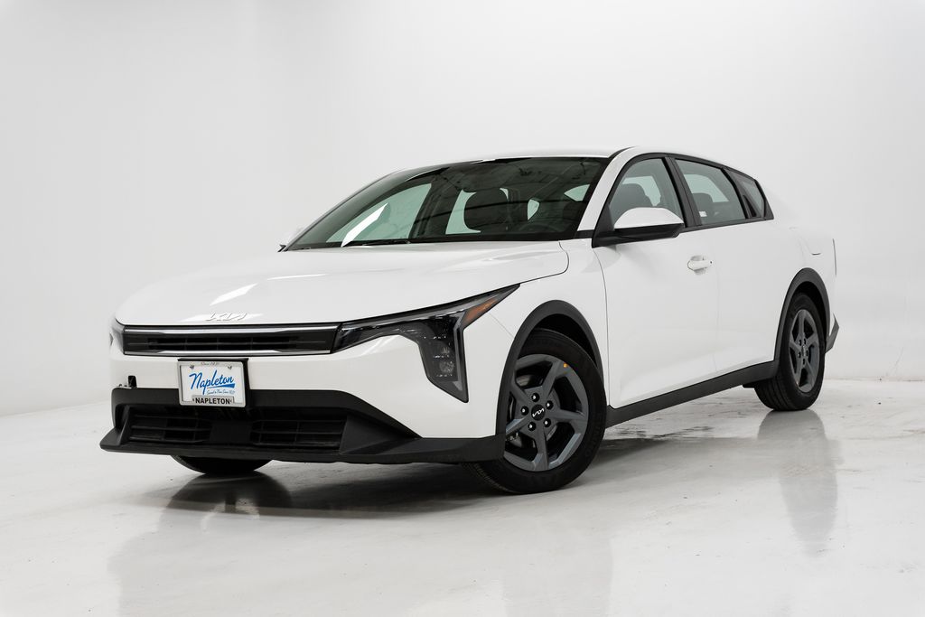 2025 Kia K4 LXS AT's photo