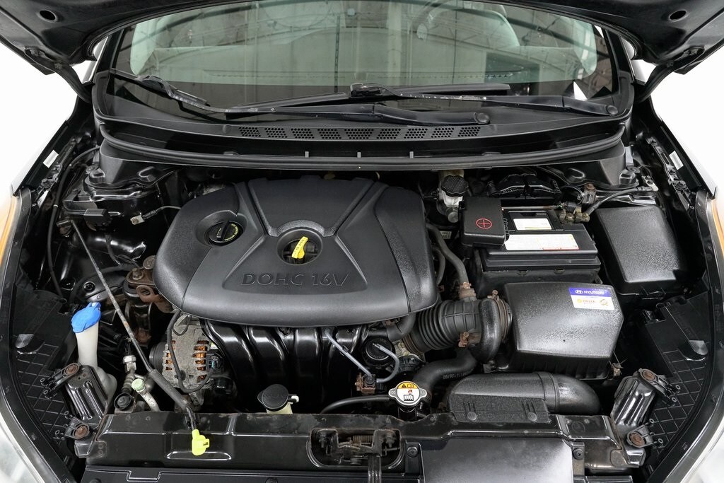 2013 Hyundai Elantra GLS photo 2