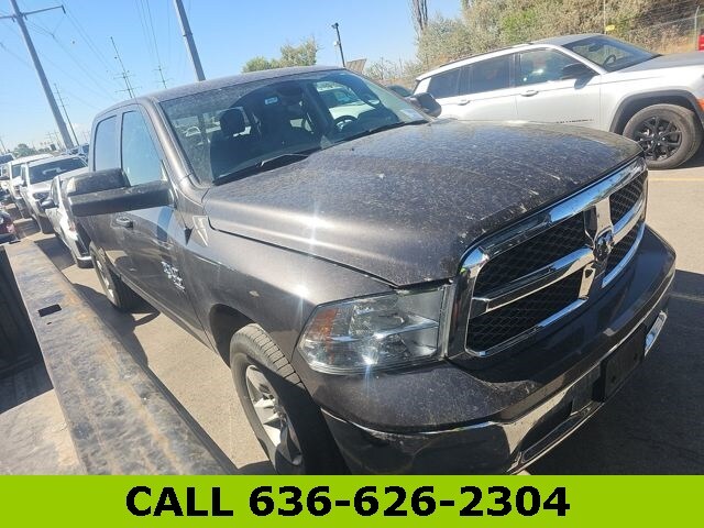 2023 Ram 1500 Classic SLT photo 4