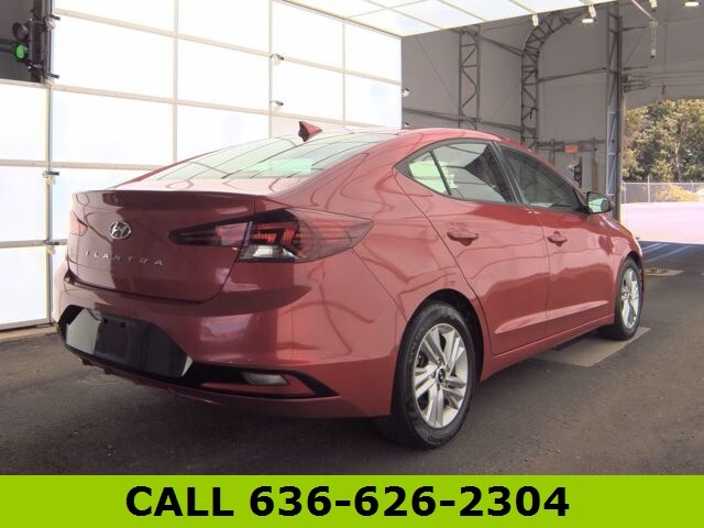 2020 Hyundai Elantra SEL photo 2
