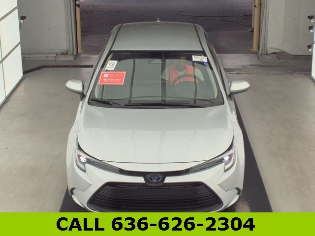2025 Toyota Corolla Hybrid LE photo 2