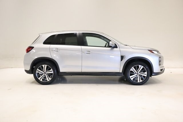 2024 Mitsubishi Outlander Sport SE photo 3