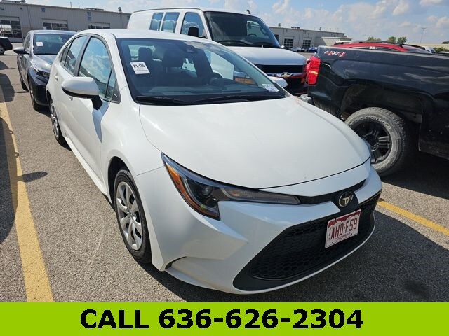 2022 Toyota Corolla LE photo 2