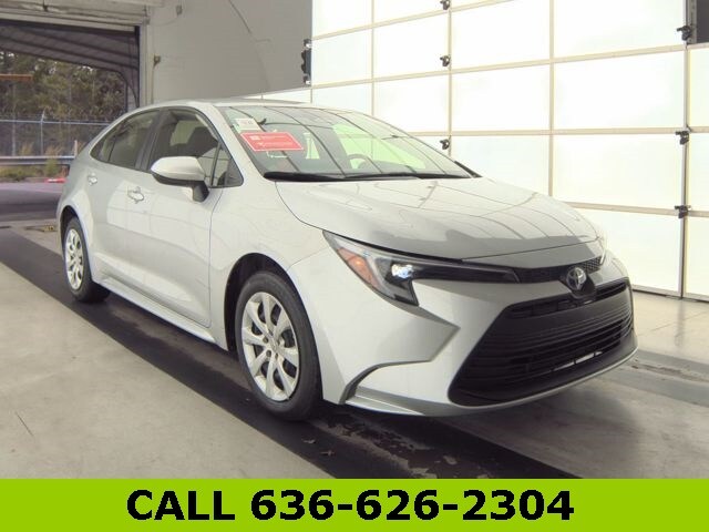 2025 Toyota Corolla Hybrid LE photo 3