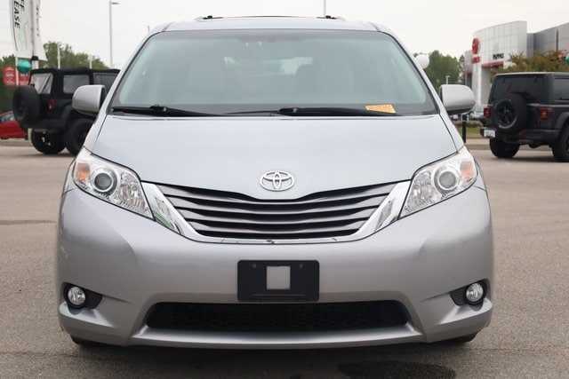 Used 2017 Toyota Sienna XLE with VIN 5TDDZ3DC7HS172483 for sale in Saint Peters, MO