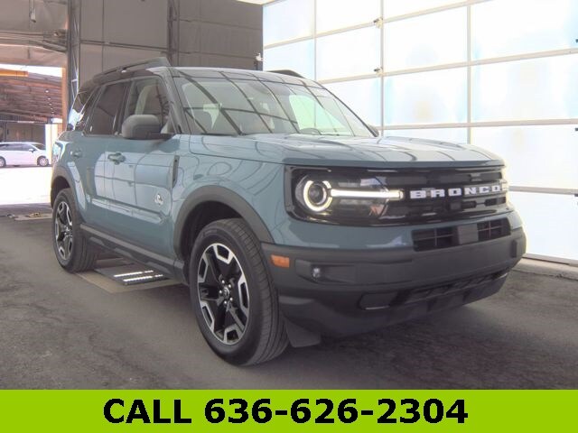2021 Ford Bronco Sport Outer Banks photo 2