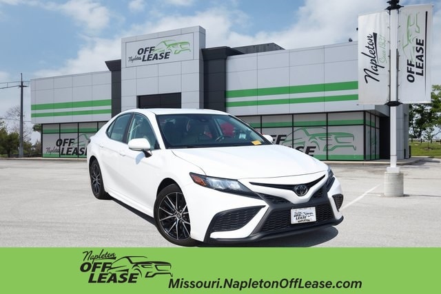 Used 2022 Toyota Camry SE with VIN 4T1G11AK9NU690800 for sale in Saint Peters, MO