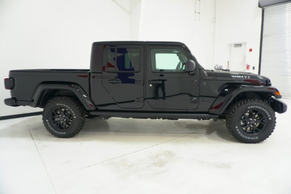 New 2026 Jeep Gladiator WILLYS 4X4 Pickup