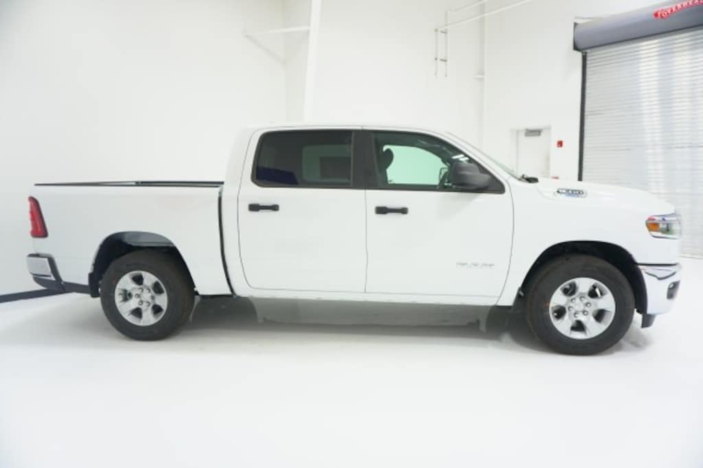 New 2026 Ram 1500 LONE STAR CREW CAB 4X2 5'7 BOX Pickup