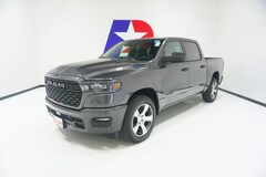 2026 Ram 1500 EXPRESS CREW CAB 4X2 5'7 BOX Pickup