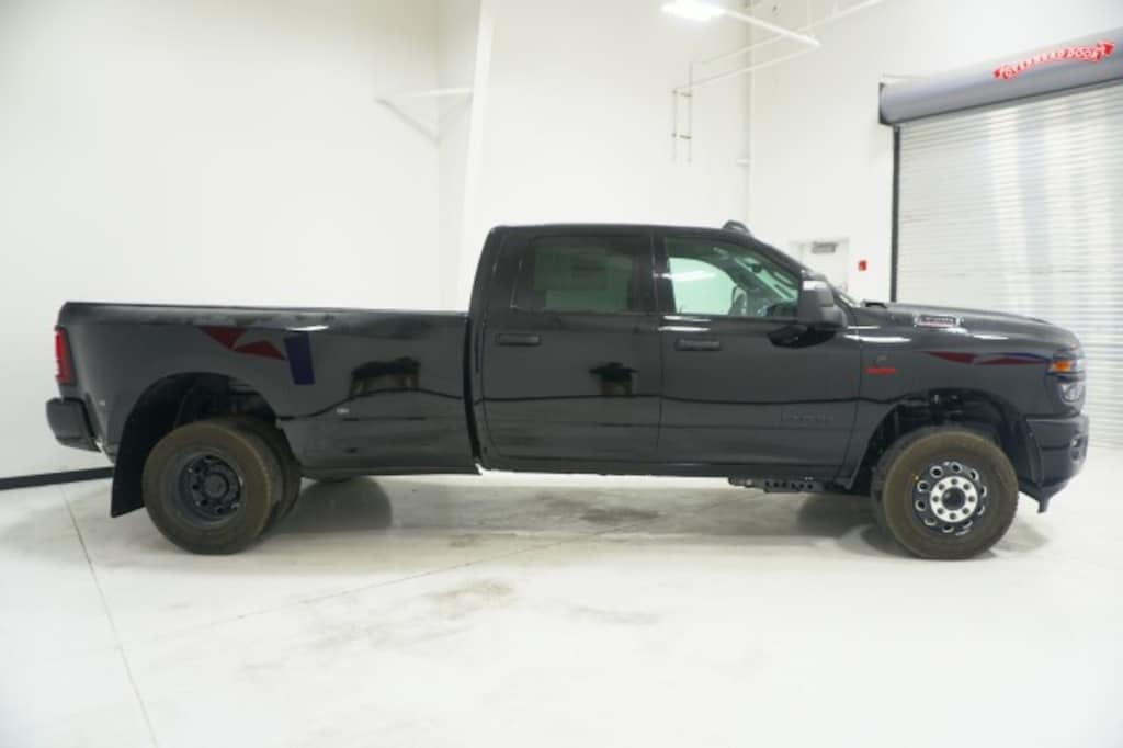 New 2026 Ram 3500 LONE STAR CREW CAB 4X4 8' BOX Pickup