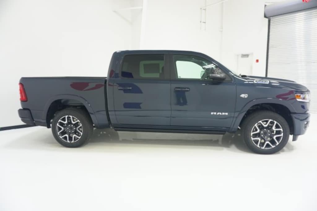 New 2026 Ram 1500 LARAMIE CREW CAB 4X4 5'7 BOX Pickup