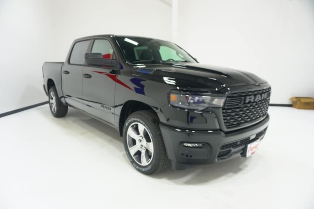 New 2026 Ram 1500 EXPRESS CREW CAB 4X2 5'7 BOX Pickup
