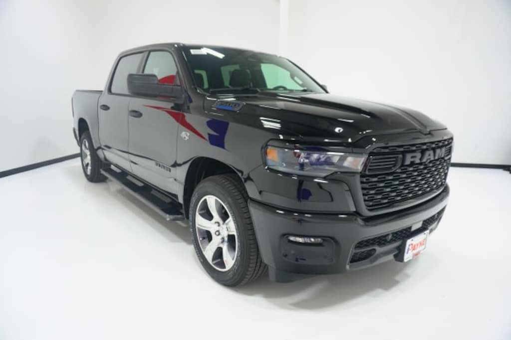 New 2026 Ram 1500 EXPRESS CREW CAB 4X2 5'7 BOX Pickup