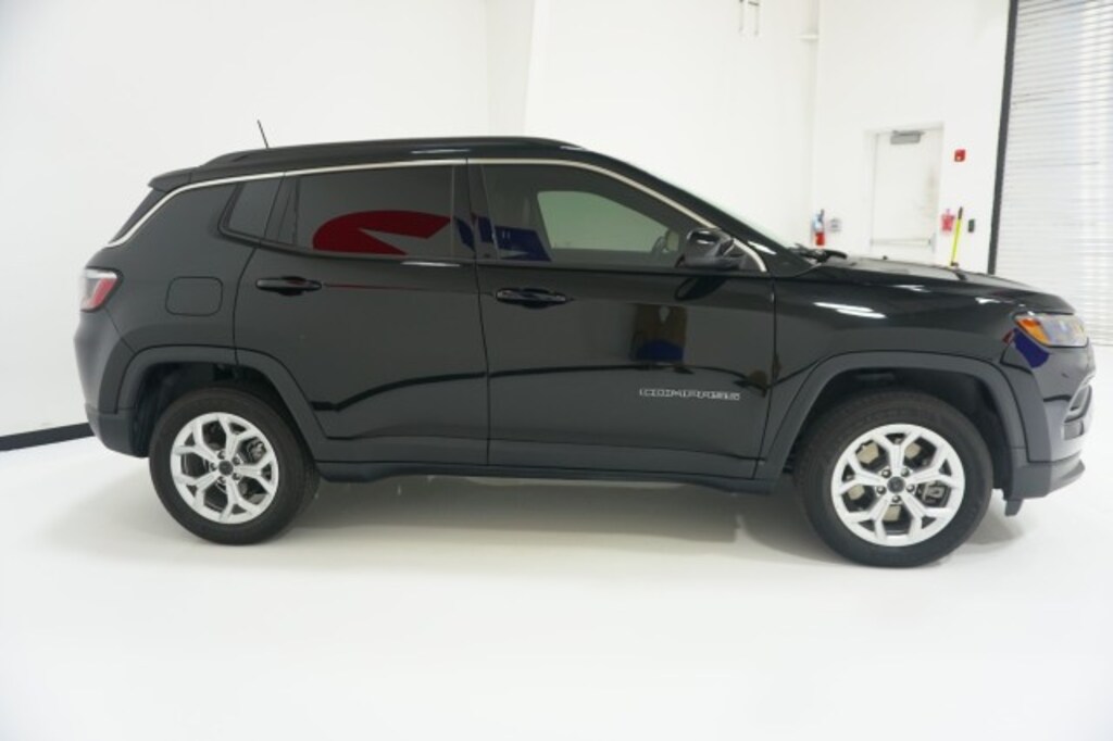 Used 2025 Jeep Compass Latitude SUV