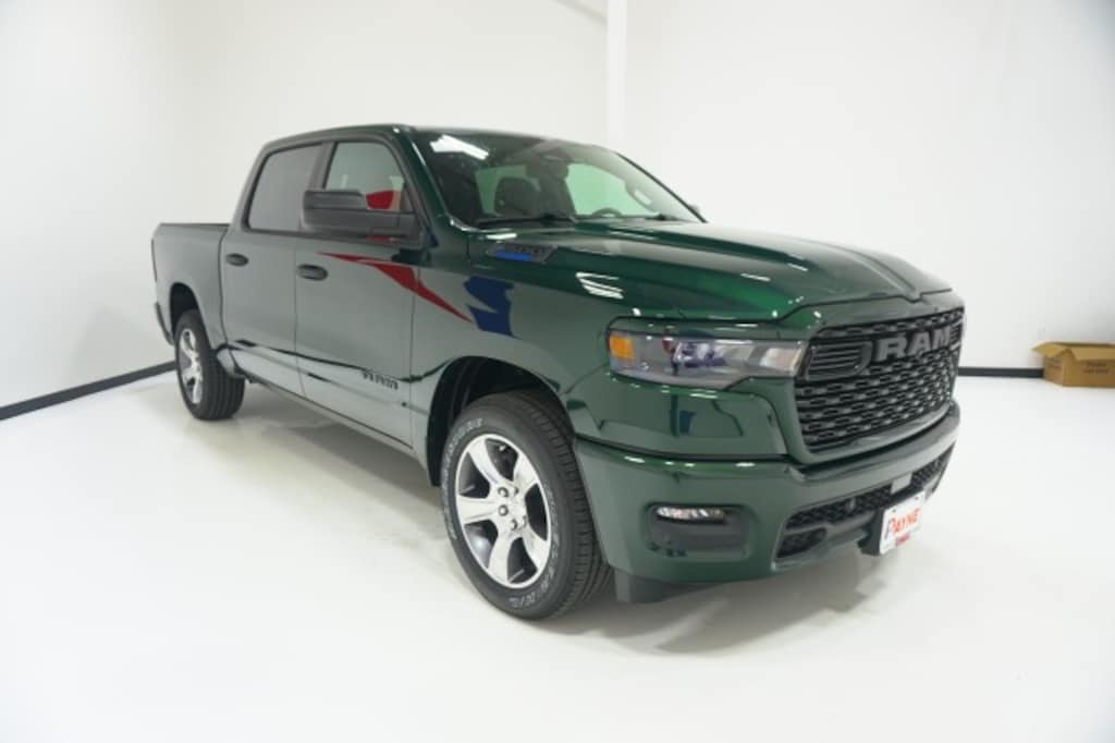 New 2026 Ram 1500 EXPRESS CREW CAB 4X2 5'7 BOX Pickup