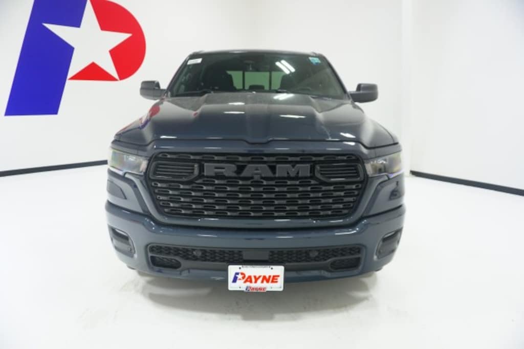 New 2026 Ram 1500 EXPRESS CREW CAB 4X2 5'7 BOX Pickup