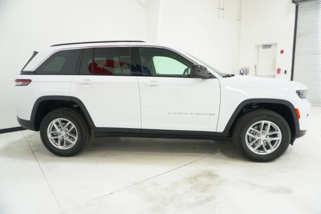 New 2025 Jeep Grand Cherokee LAREDO X 4X2 Sport Utility