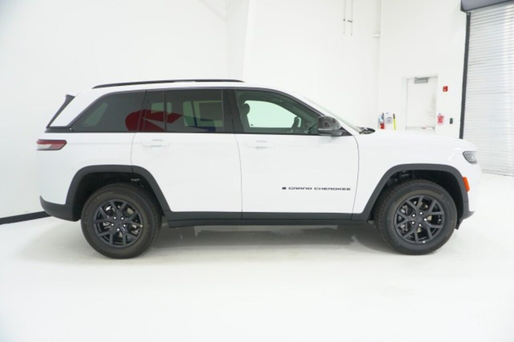 New 2027 Jeep Grand Cherokee Laredo Altitude Sport Utility
